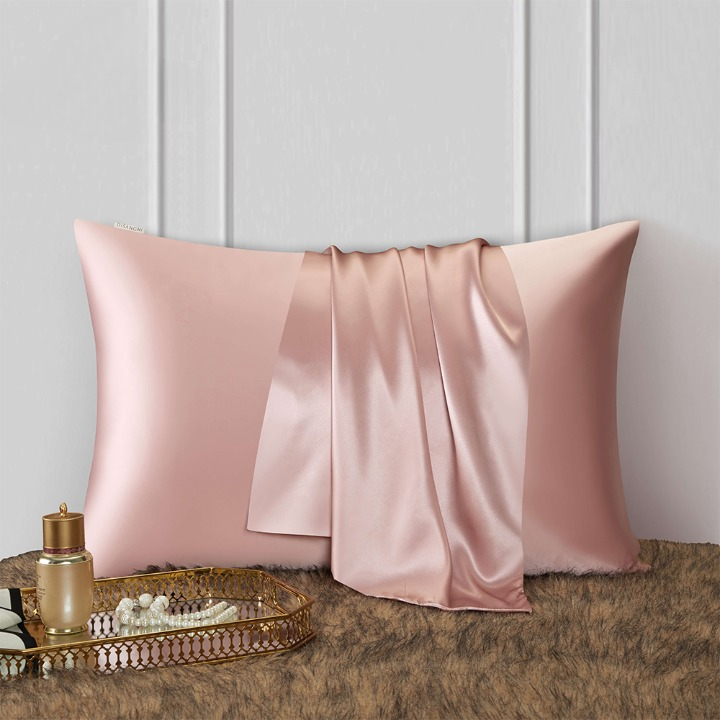 Taie d’oreiller en soie rose poudré avec foulard assorti – literie haut de gamme pour peau et cheveux