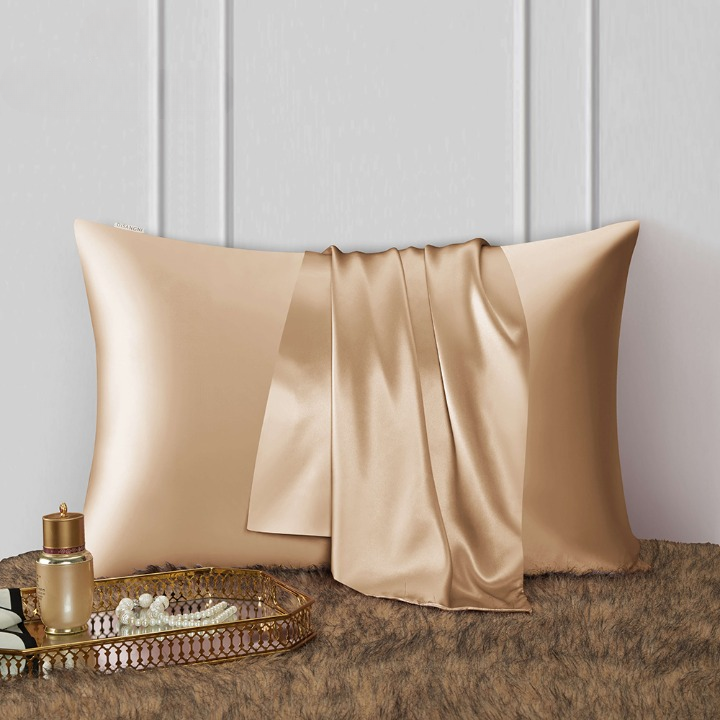 Taie d’oreiller en soie beige champagne avec foulard assorti – literie de luxe pour peau et cheveux