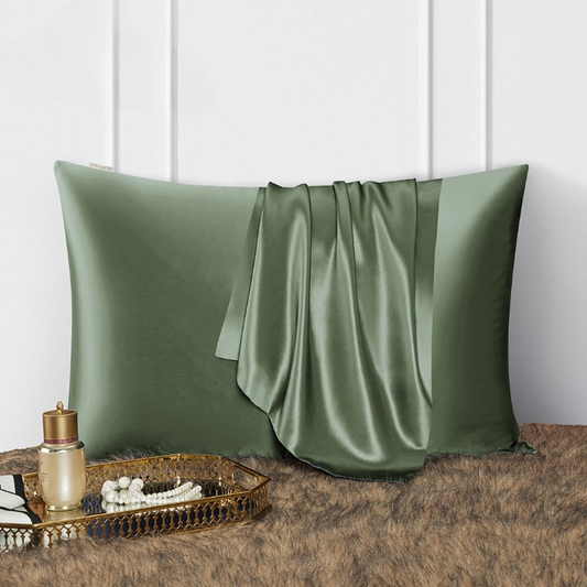 Taie d’oreiller en soie vert sauge avec foulard assorti – literie élégante pour soin des cheveux et de la peau

