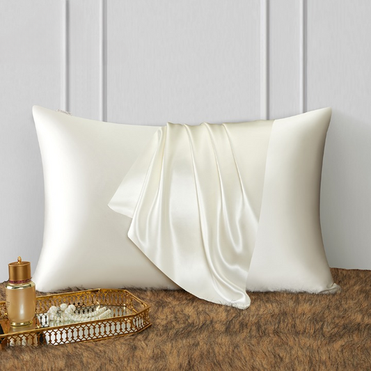 Taie d’oreiller en soie ivoire avec foulard assorti – literie de luxe pour peau et cheveux