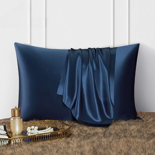 taie en soie bleu foncé avec tissu de soie bleu foncé 