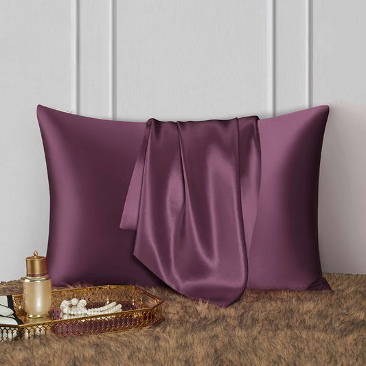 taie d'oreiller en soie violet avec tissu de soie dépassant violet 