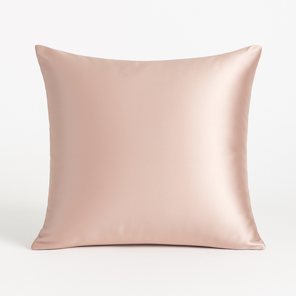 taie en satin sur fond blanc rose poudré  